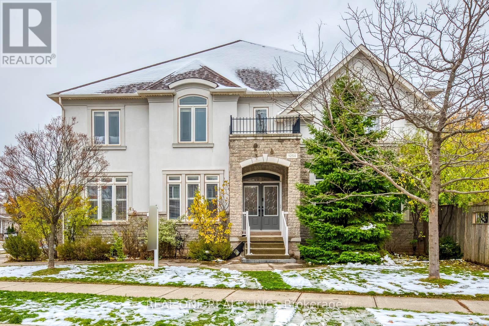 1254 Jezero Crescent, Oakville, Ontario  L6H 0B5 - Photo 3 - W12540700