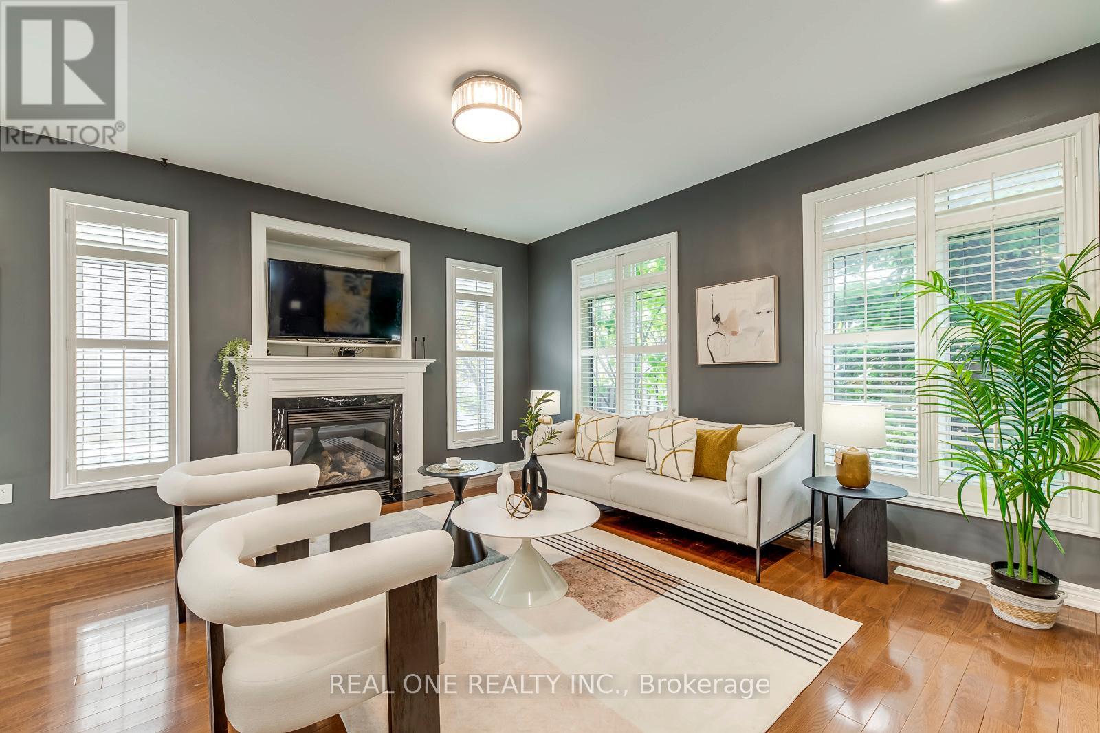 1254 Jezero Crescent, Oakville, Ontario  L6H 0B5 - Photo 5 - W12540700