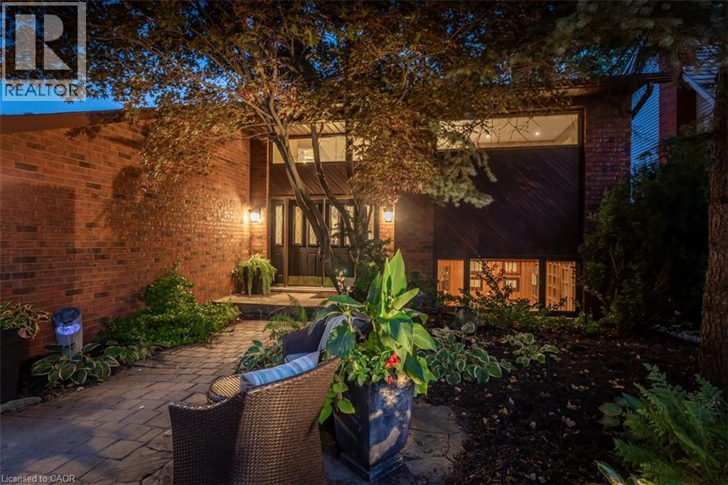 1351 Hazelton Boulevard, Burlington, Ontario  L7P 4T9 - Photo 4 - 40739722