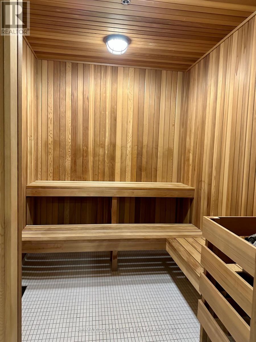 1310 - 197 Yonge Street, Toronto, Ontario  M5B 1M4 - Photo 11 - C12540778