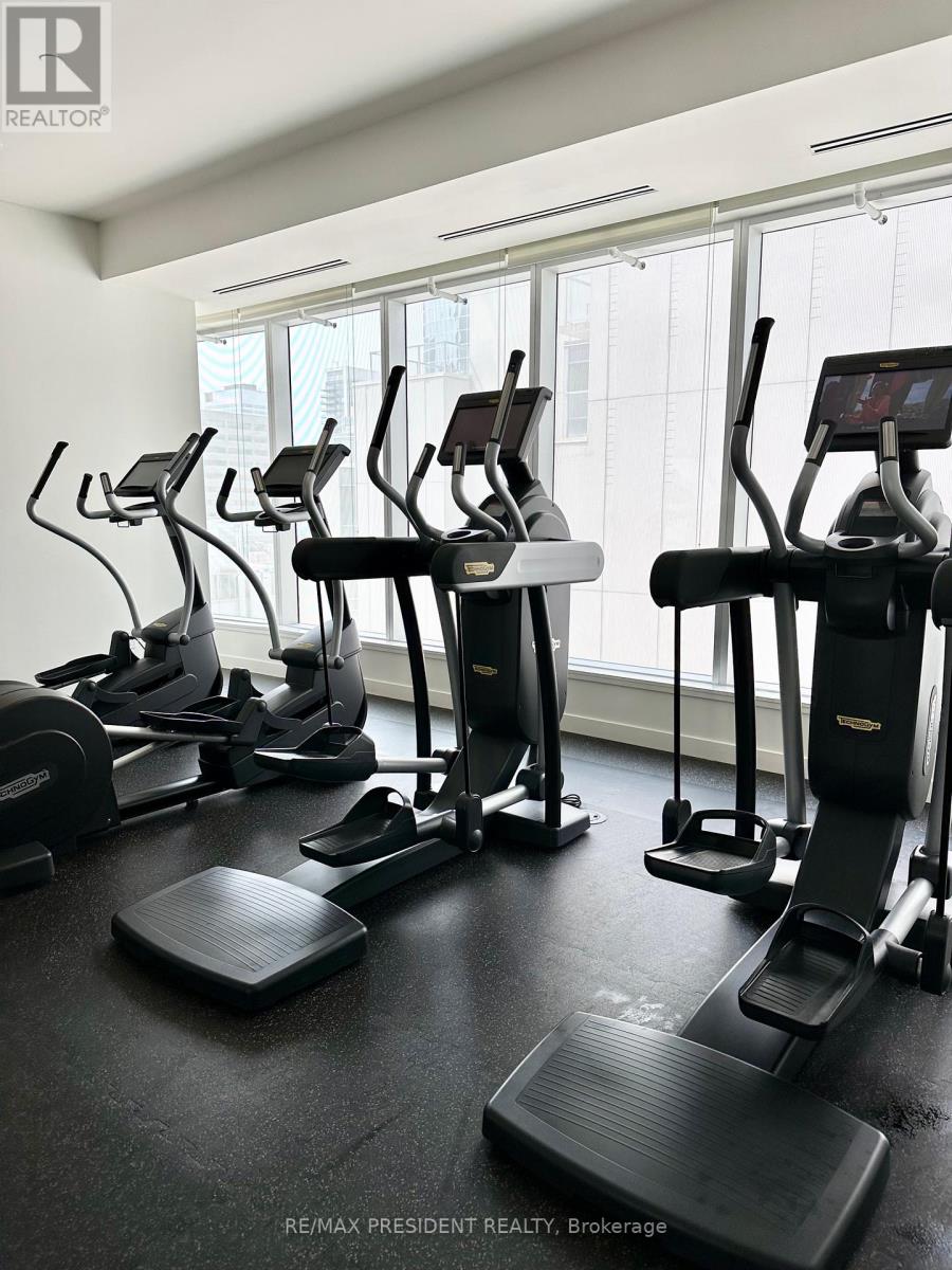 1310 - 197 Yonge Street, Toronto, Ontario  M5B 1M4 - Photo 12 - C12540778