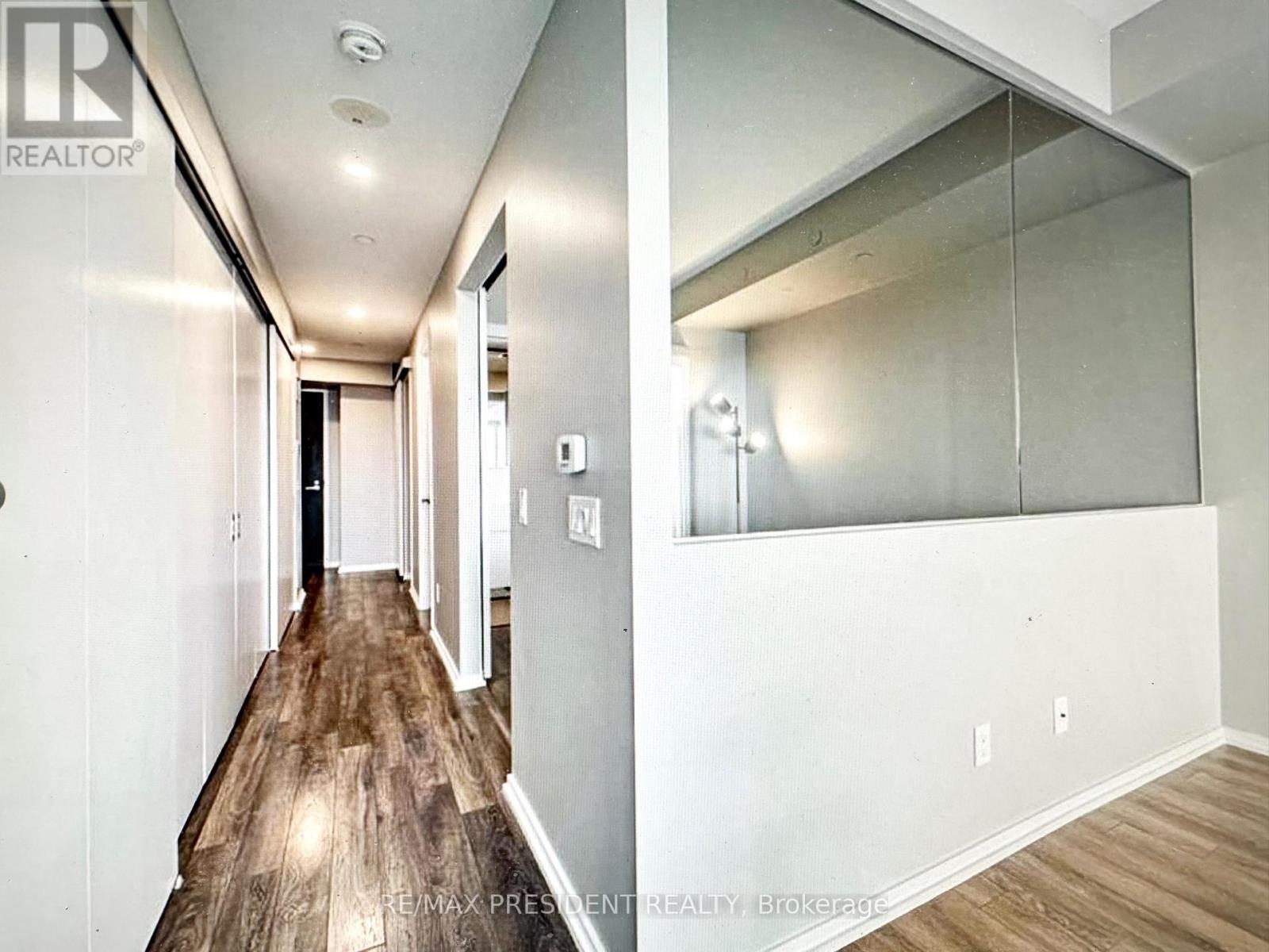 1310 - 197 Yonge Street, Toronto, Ontario  M5B 1M4 - Photo 18 - C12540778