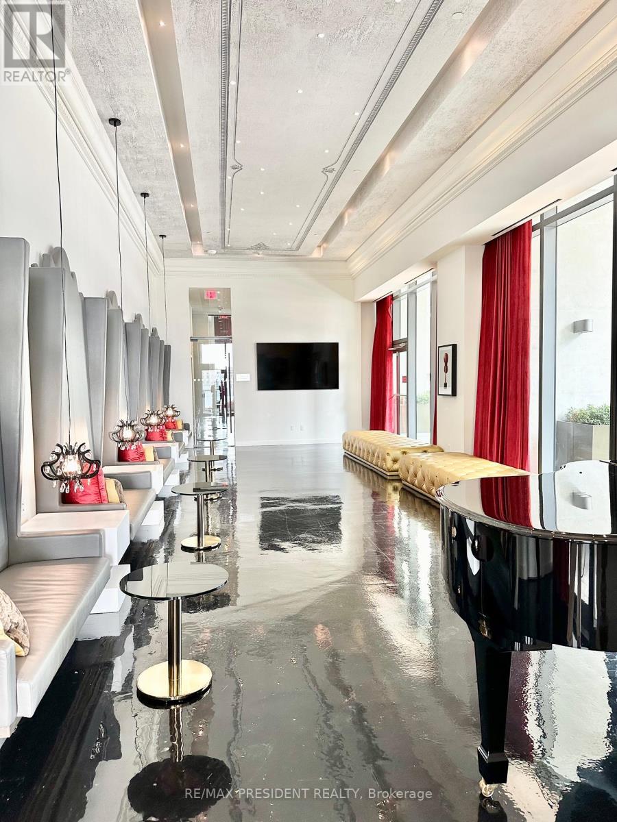 1310 - 197 Yonge Street, Toronto, Ontario  M5B 1M4 - Photo 3 - C12540778