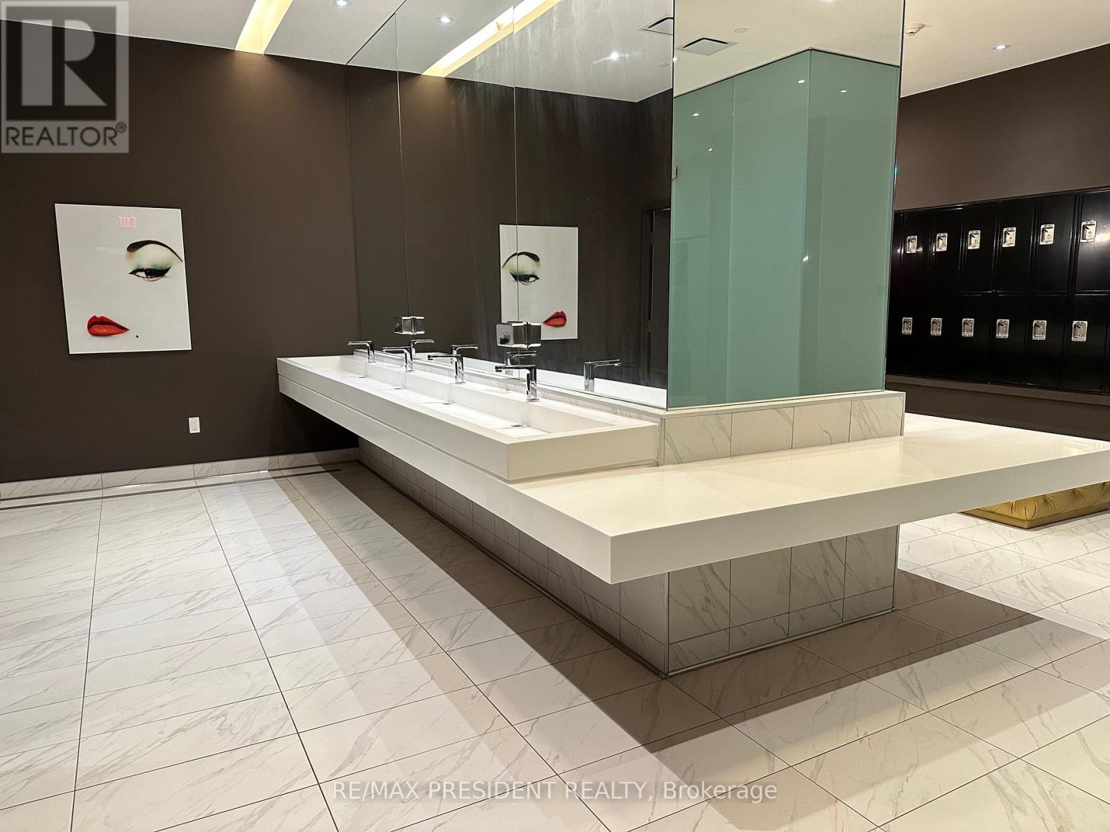 1310 - 197 Yonge Street, Toronto, Ontario  M5B 1M4 - Photo 9 - C12540778