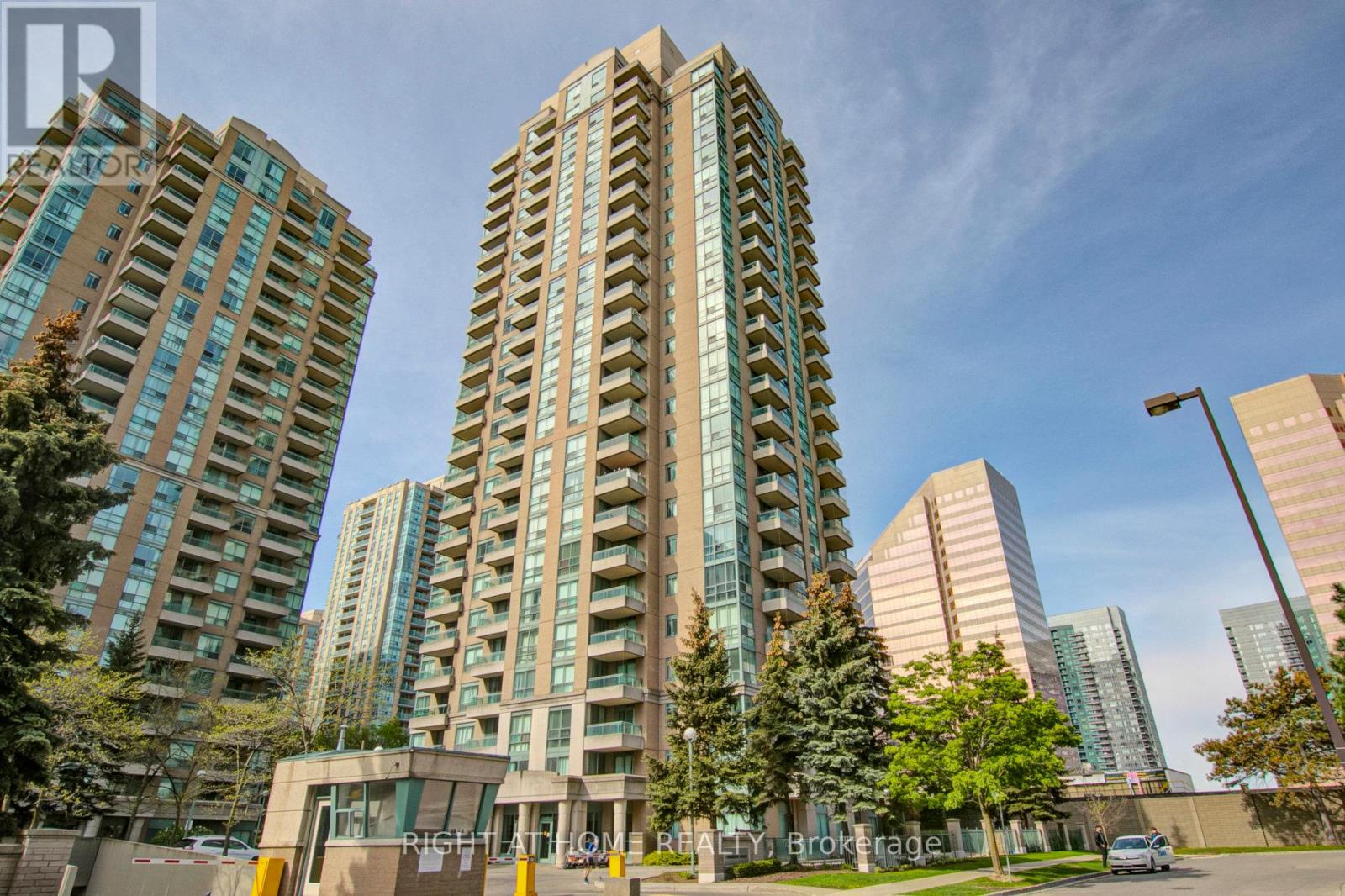 807 - 1 PEMBERTON AVENUE, Toronto, Ontario