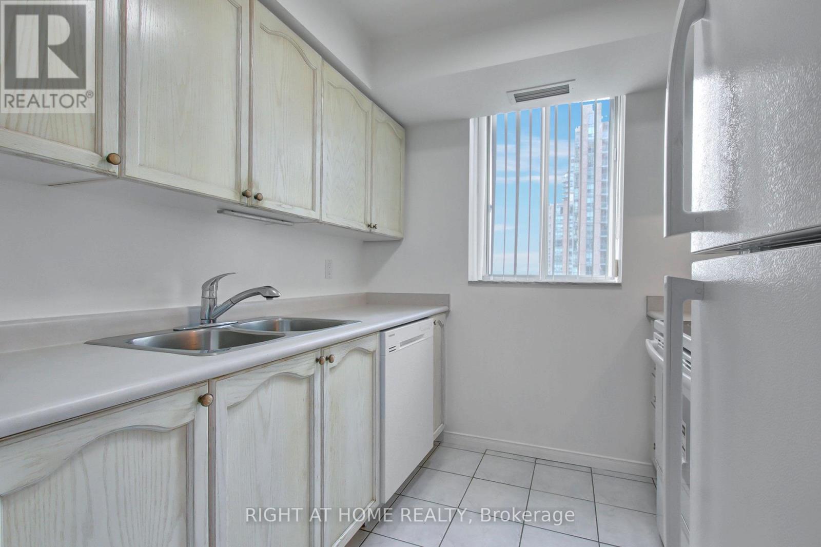 807 - 1 Pemberton Avenue, Toronto, Ontario  M2M 4L9 - Photo 10 - C12540902