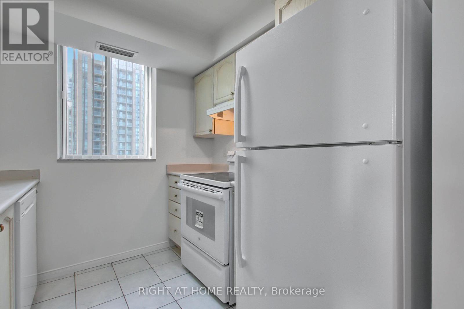 807 - 1 Pemberton Avenue, Toronto, Ontario  M2M 4L9 - Photo 12 - C12540902