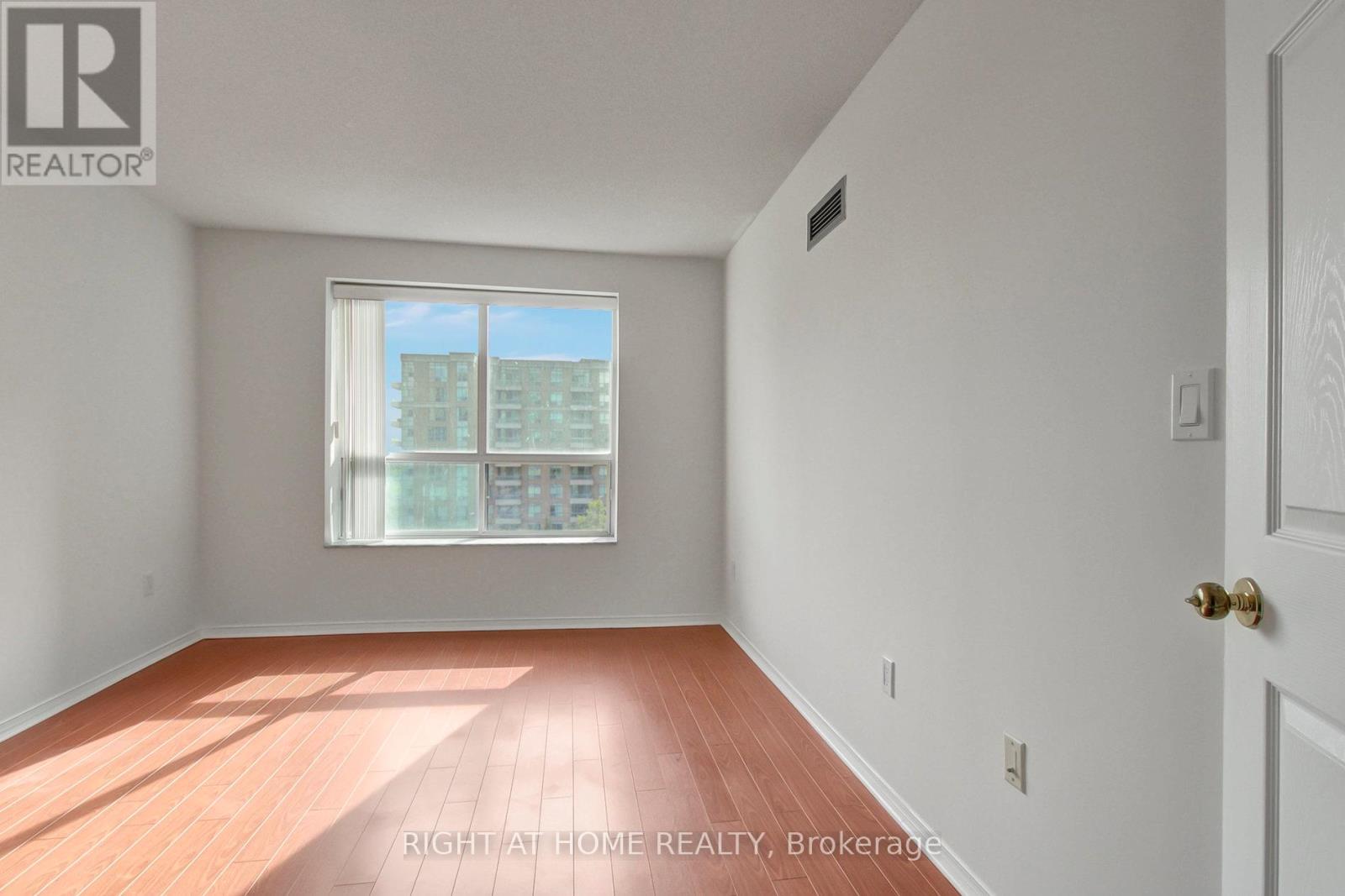 807 - 1 Pemberton Avenue, Toronto, Ontario  M2M 4L9 - Photo 15 - C12540902