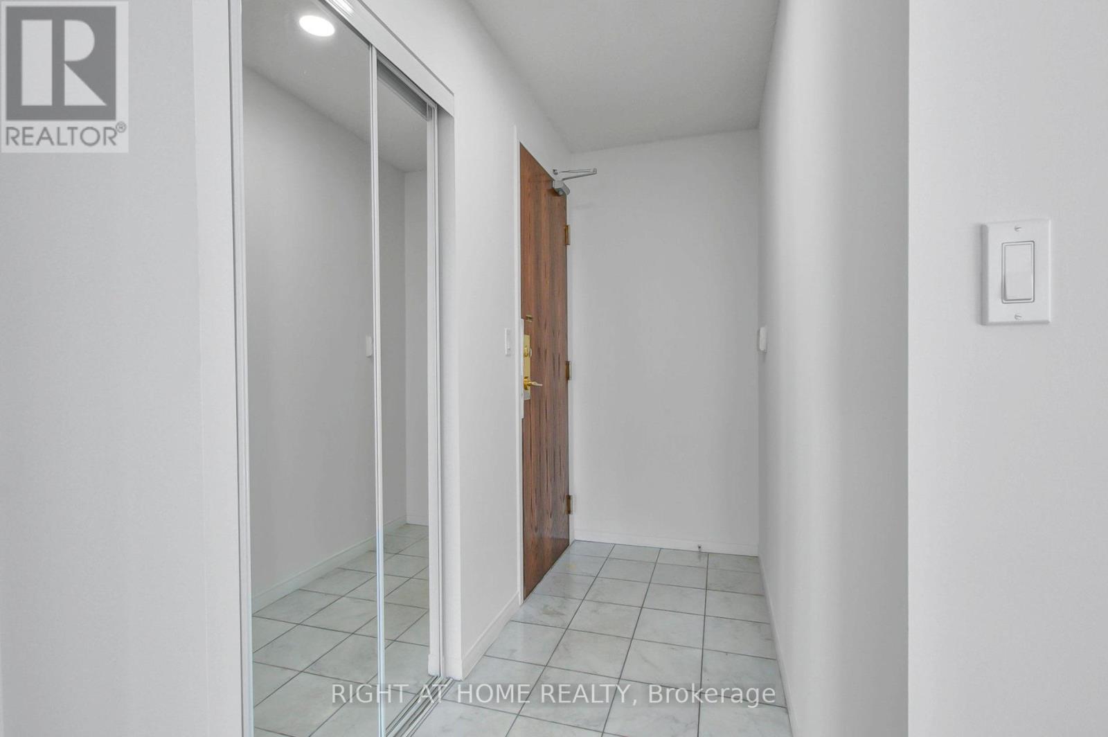 807 - 1 Pemberton Avenue, Toronto, Ontario  M2M 4L9 - Photo 2 - C12540902