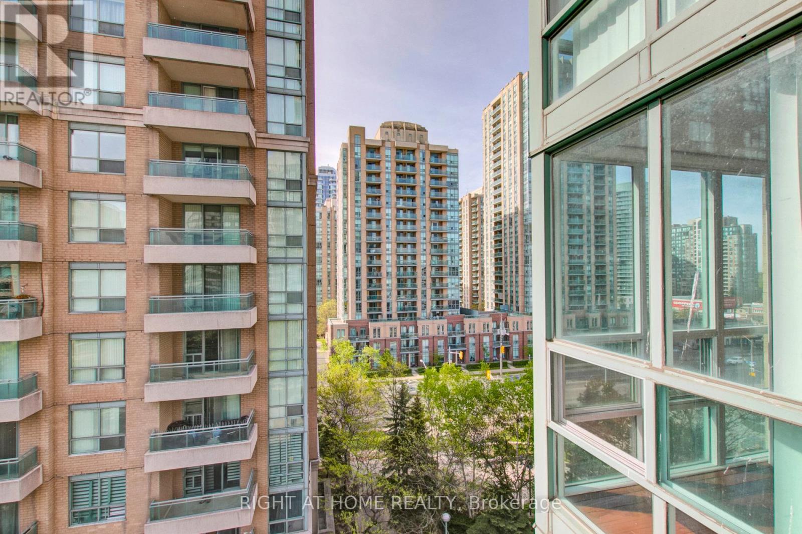 807 - 1 Pemberton Avenue, Toronto, Ontario  M2M 4L9 - Photo 27 - C12540902