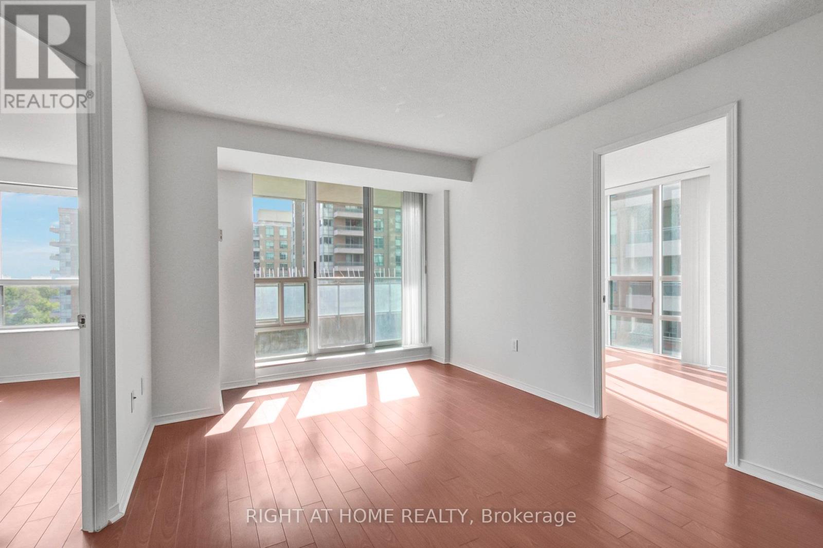 807 - 1 Pemberton Avenue, Toronto, Ontario  M2M 4L9 - Photo 3 - C12540902