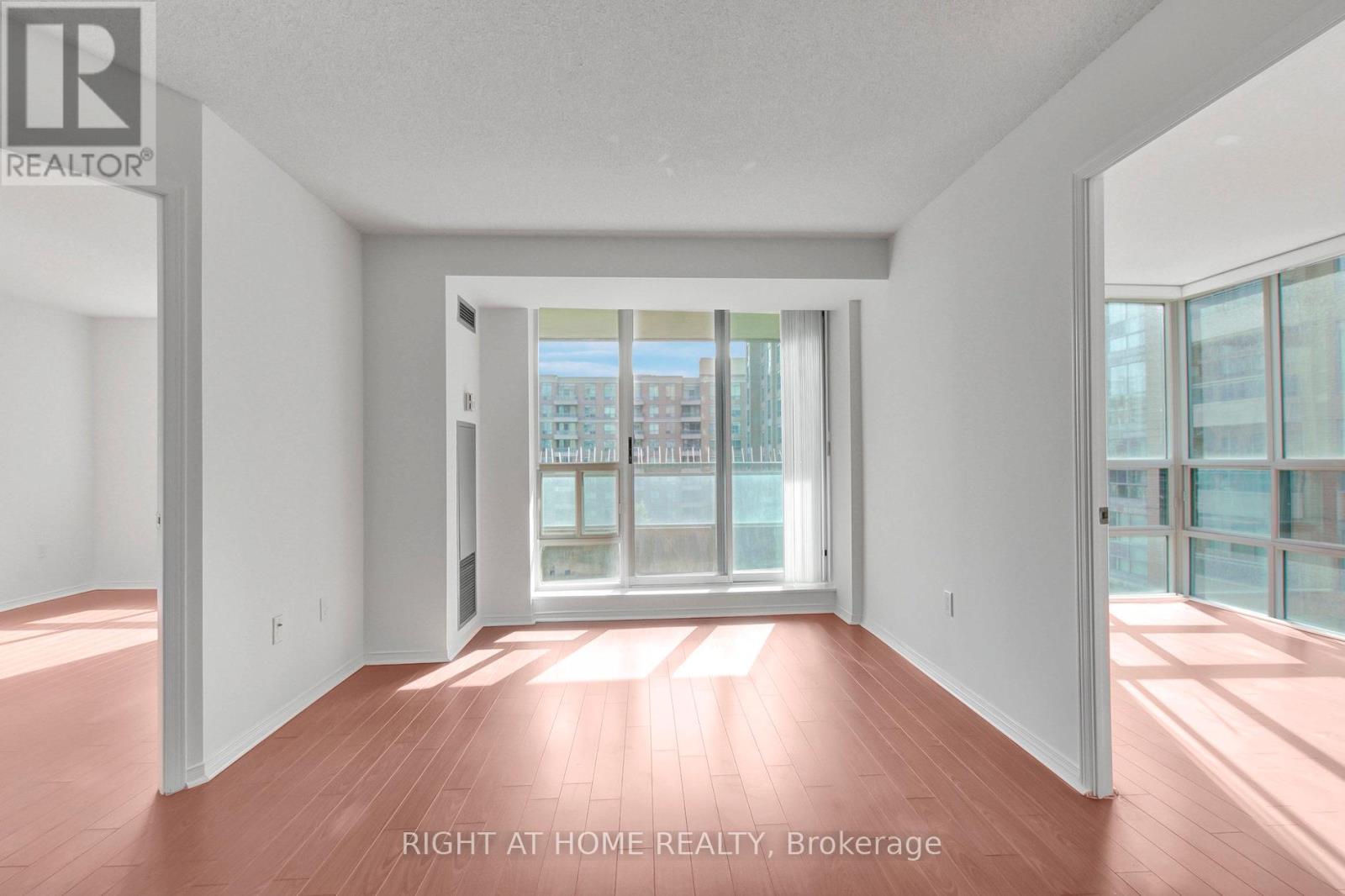 807 - 1 Pemberton Avenue, Toronto, Ontario  M2M 4L9 - Photo 4 - C12540902