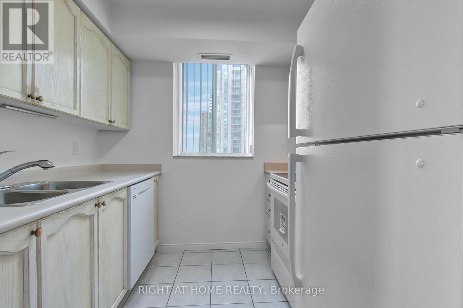 807 - 1 Pemberton Avenue, Toronto, Ontario  M2M 4L9 - Photo 9 - C12540902