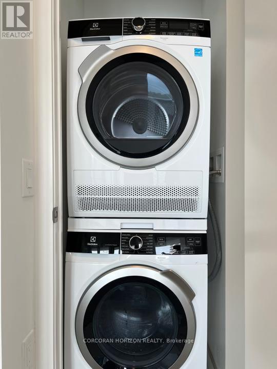 5708 - 55 Cooper Street, Toronto, Ontario  M5G 0G1 - Photo 8 - C12540916