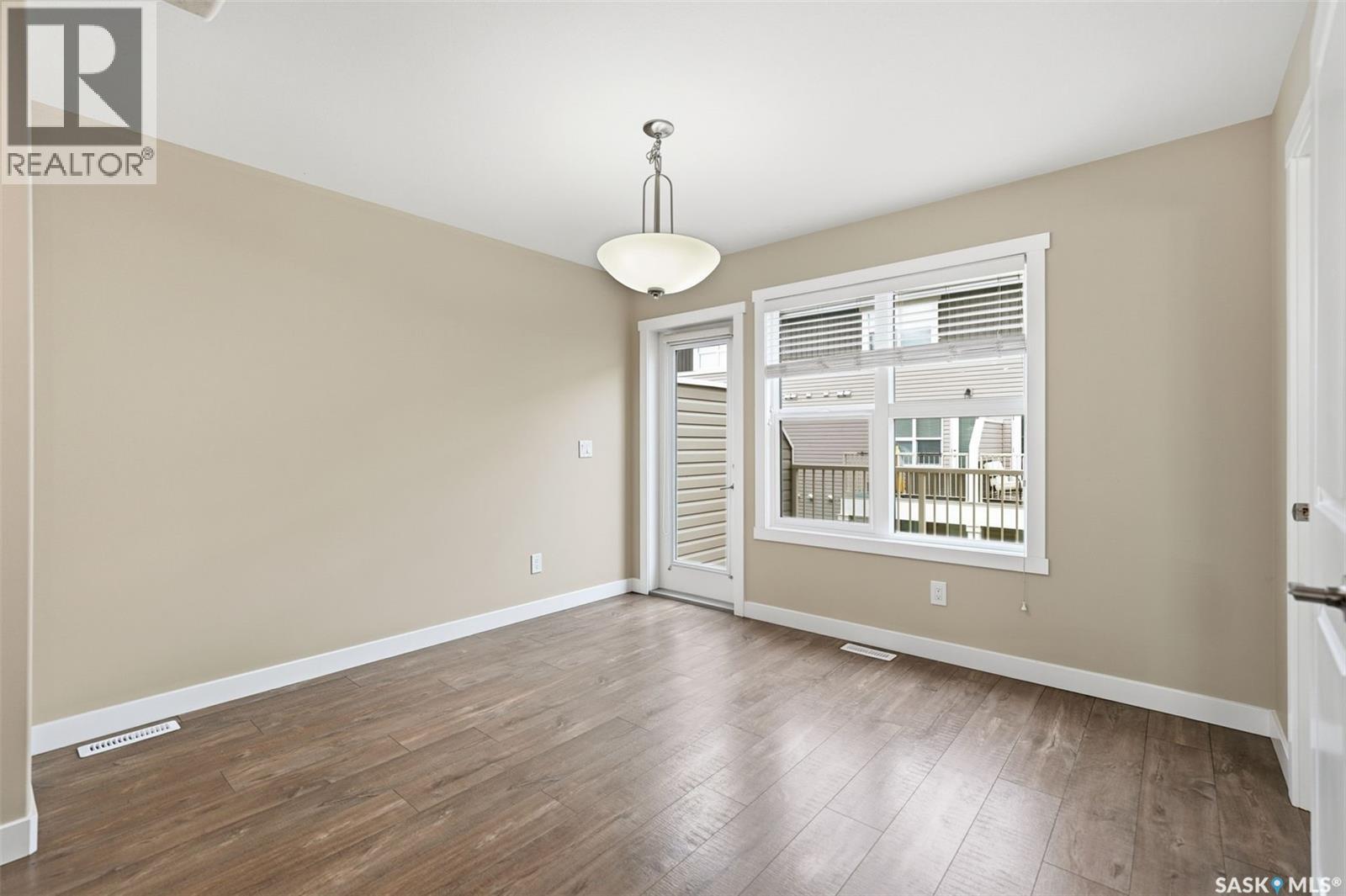 560 Pringle Crescent, Saskatoon, Saskatchewan  S7T 0W9 - Photo 4 - SK023966