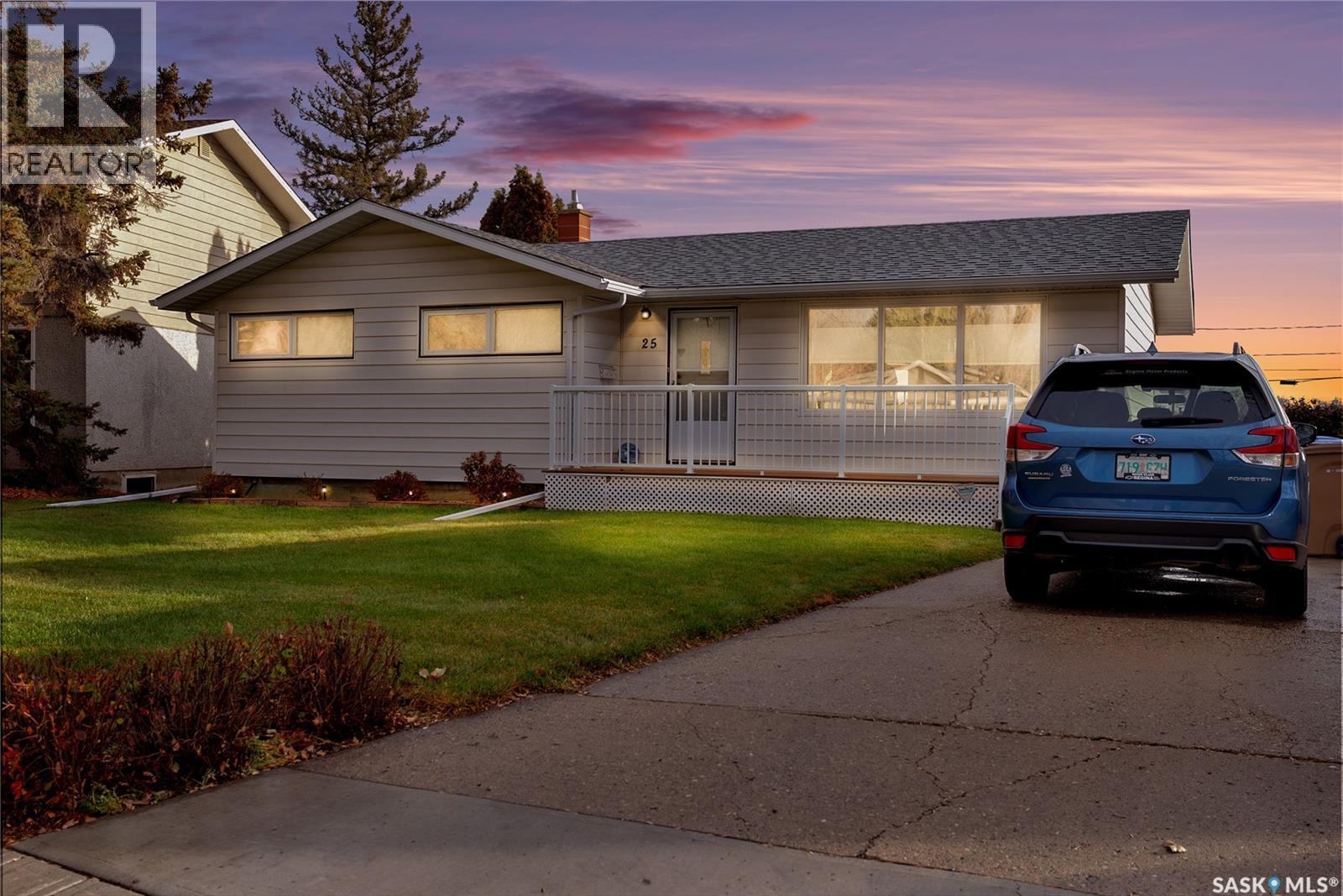 25 Cameron Crescent, Regina, Saskatchewan  S4S 2X1 - Photo 2 - SK023886