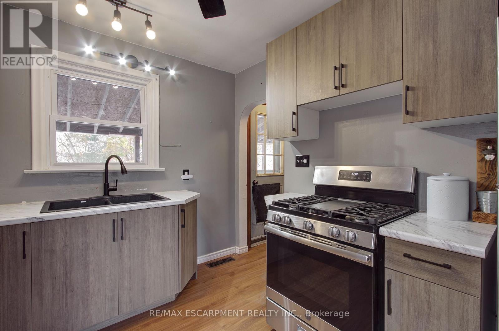 67 Blossom Avenue, Brantford, Ontario  N3T 5L9 - Photo 15 - X12540632