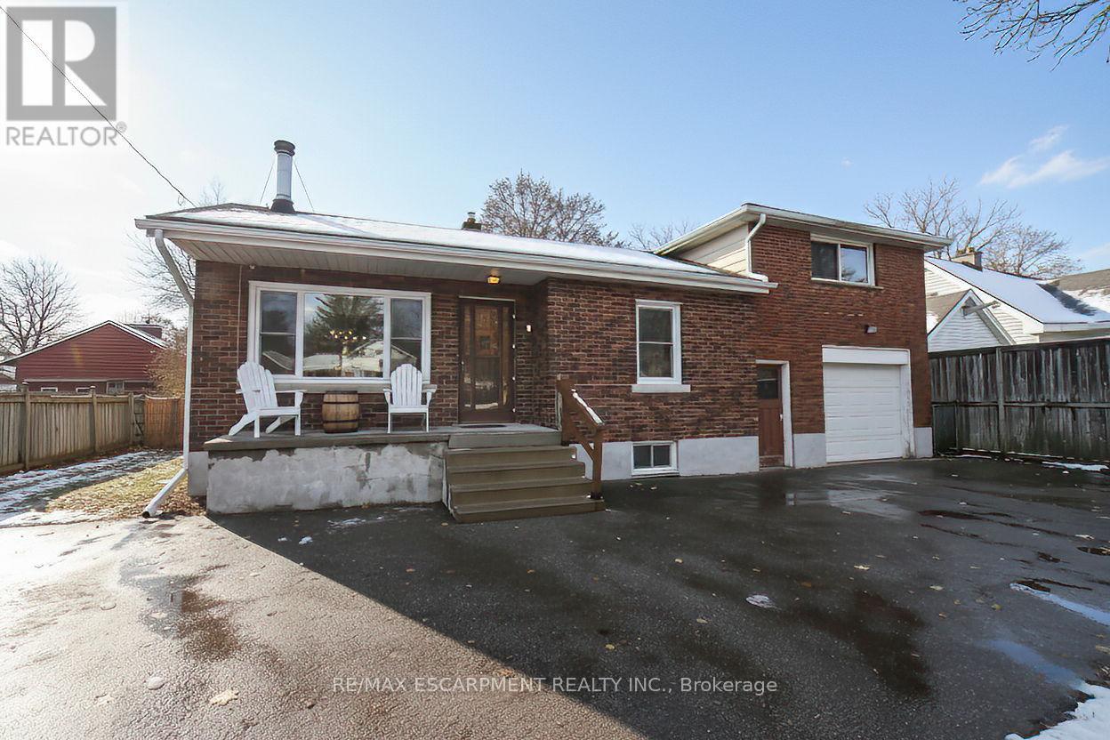 67 Blossom Avenue, Brantford, Ontario  N3T 5L9 - Photo 3 - X12540632