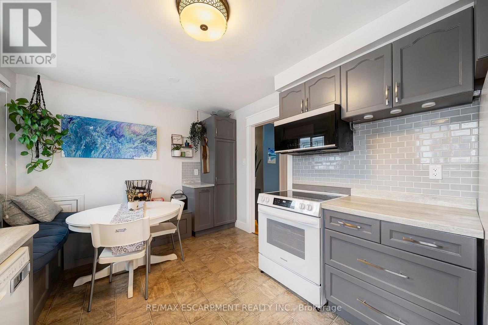 31 Raleigh Street, Hamilton, Ontario  L8W 1H4 - Photo 10 - X12540650