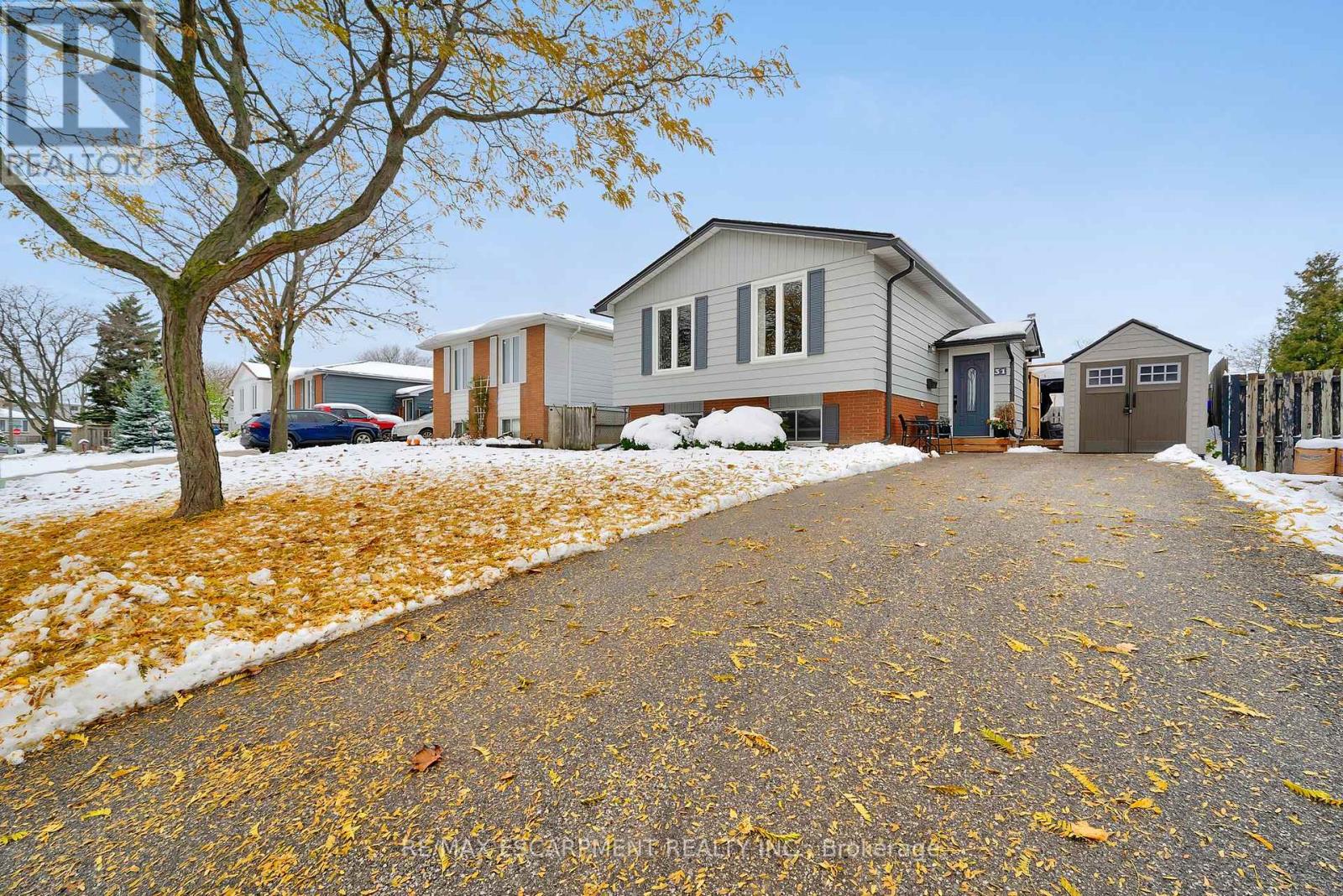 31 Raleigh Street, Hamilton, Ontario  L8W 1H4 - Photo 2 - X12540650