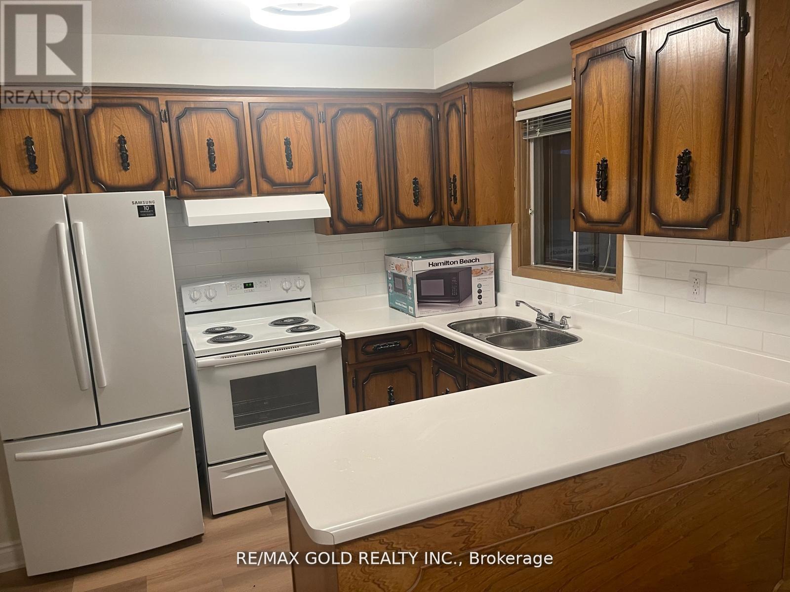 39 Magnolia Avenue, Toronto, Ontario  M1K 3K3 - Photo 4 - E12540828