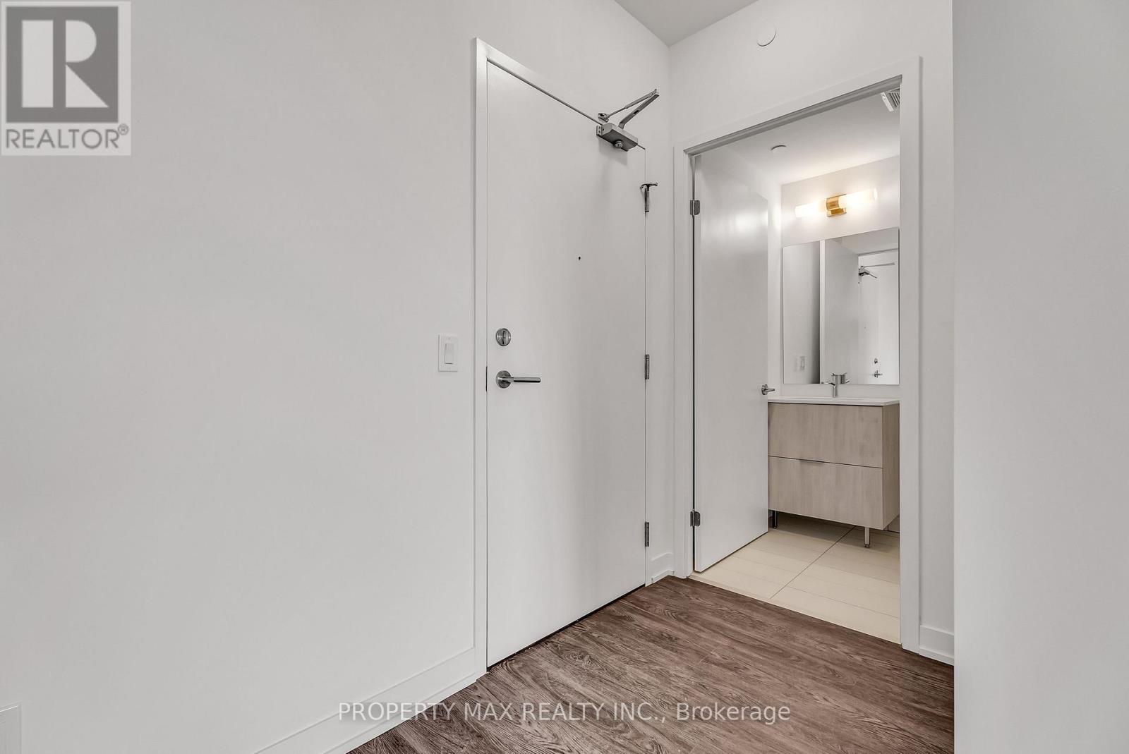 728 - 2 David Eyer Road, Richmond Hill, Ontario  L4S 0N6 - Photo 4 - N12540728