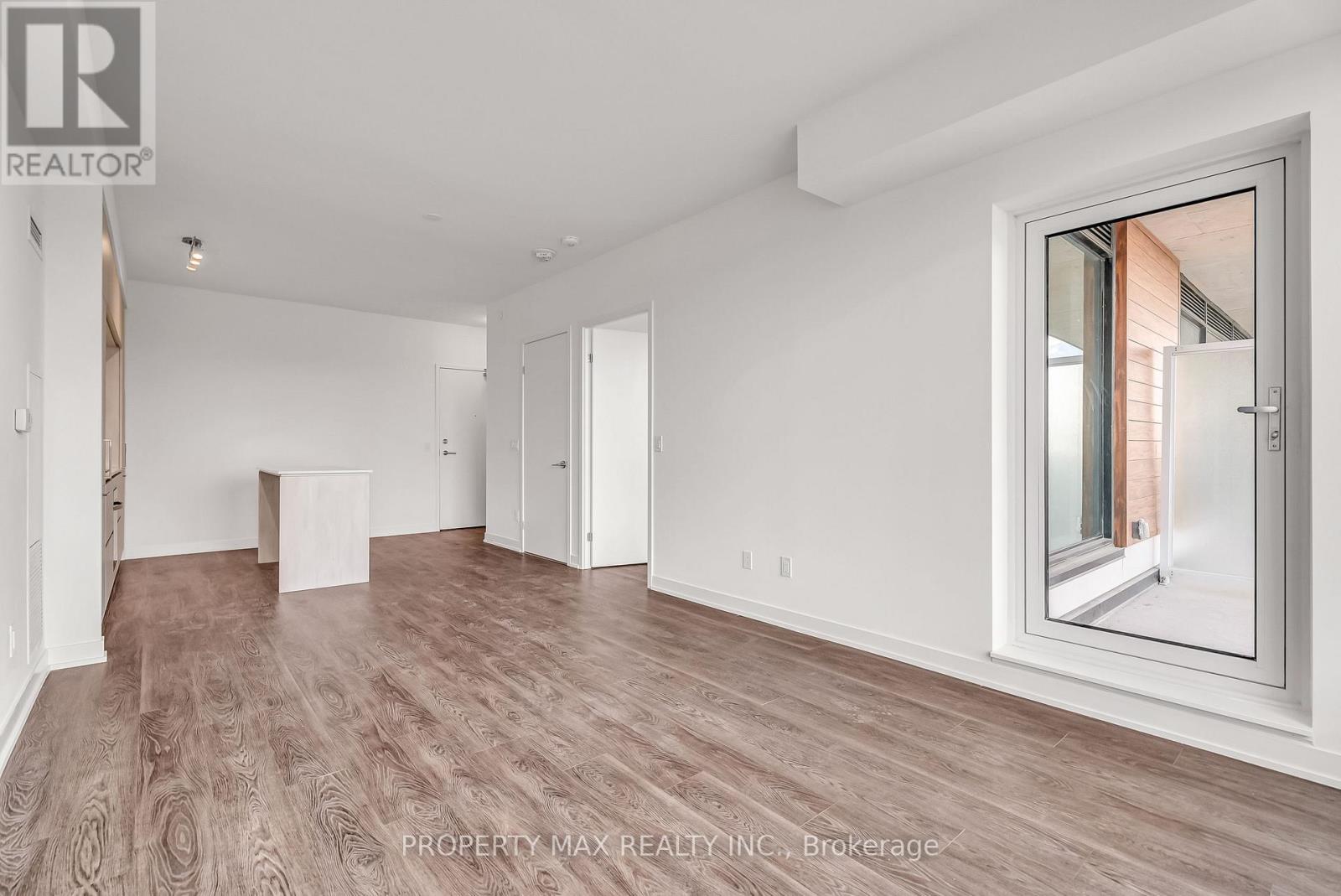 728 - 2 David Eyer Road, Richmond Hill, Ontario  L4S 0N6 - Photo 6 - N12540728