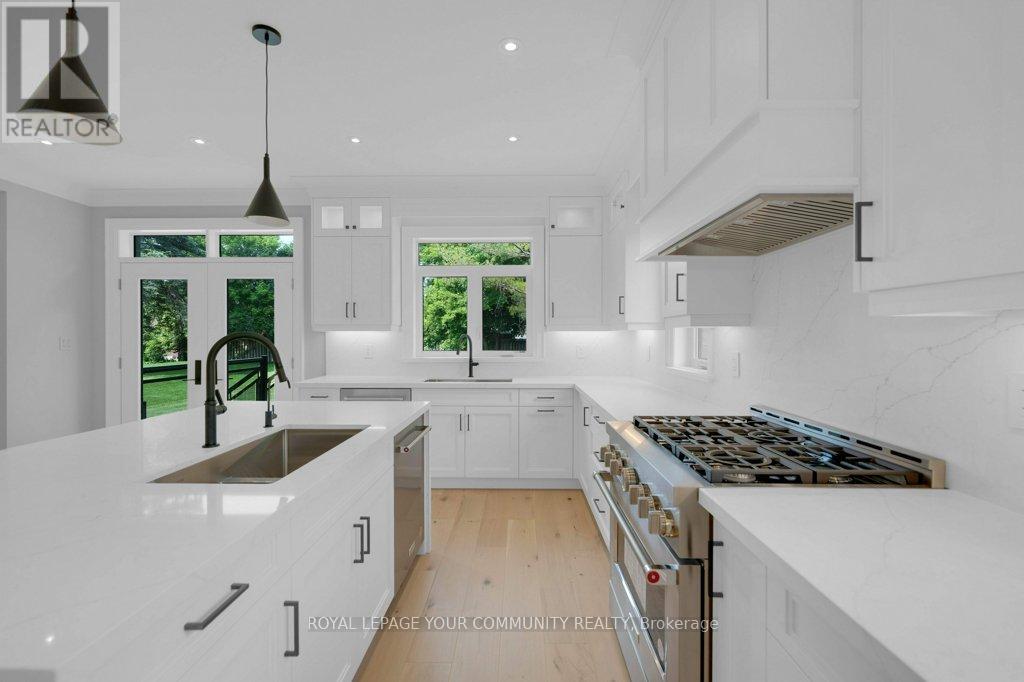 92 Howard Road, Newmarket, Ontario  L3Y 3G7 - Photo 12 - N12540742