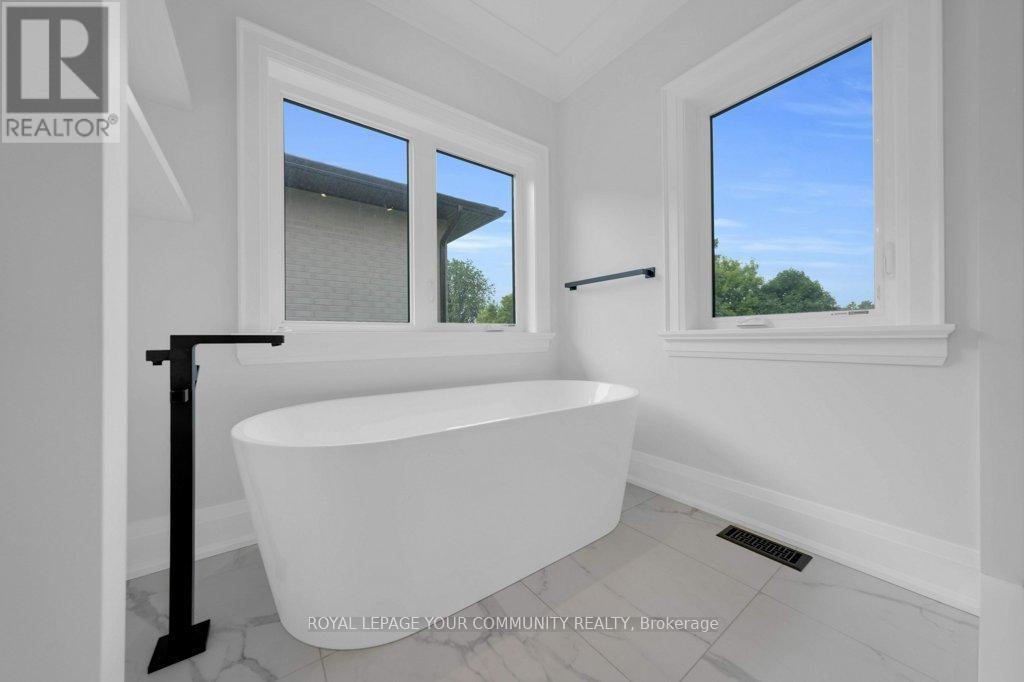 92 Howard Road, Newmarket, Ontario  L3Y 3G7 - Photo 22 - N12540742