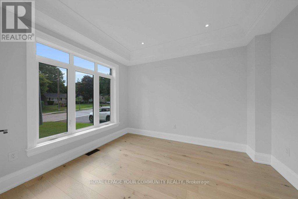 92 Howard Road, Newmarket, Ontario  L3Y 3G7 - Photo 4 - N12540742