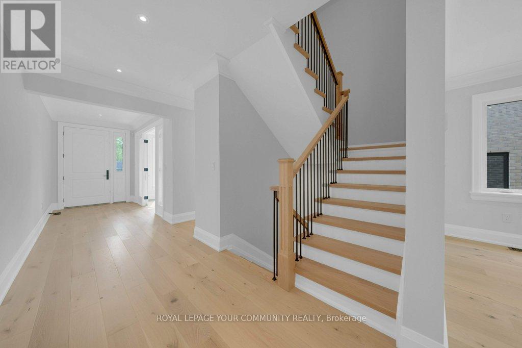 92 Howard Road, Newmarket, Ontario  L3Y 3G7 - Photo 6 - N12540742