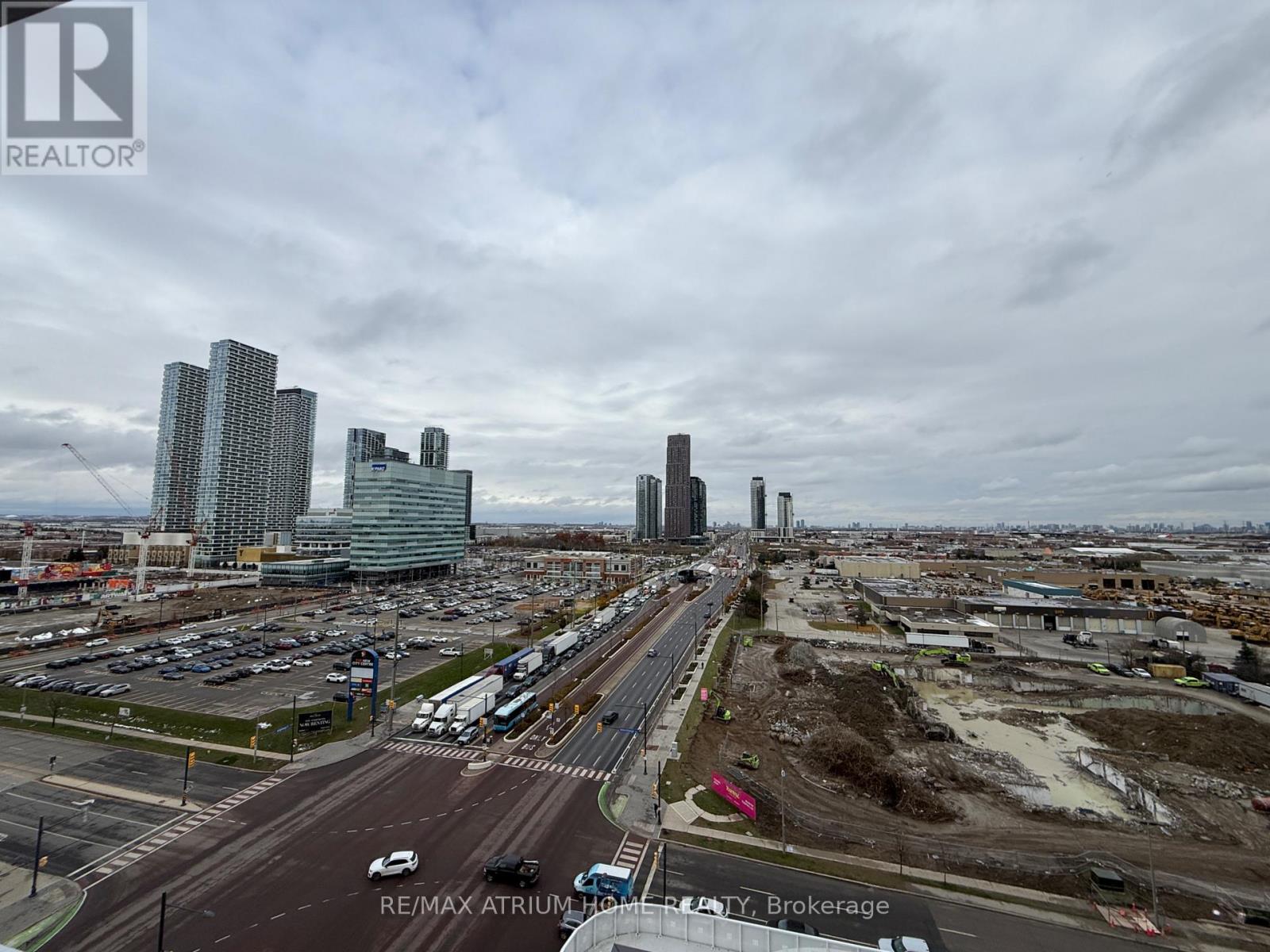 1206 - 8 Interchange Way, Vaughan, Ontario  L4K 0R2 - Photo 8 - N12540774