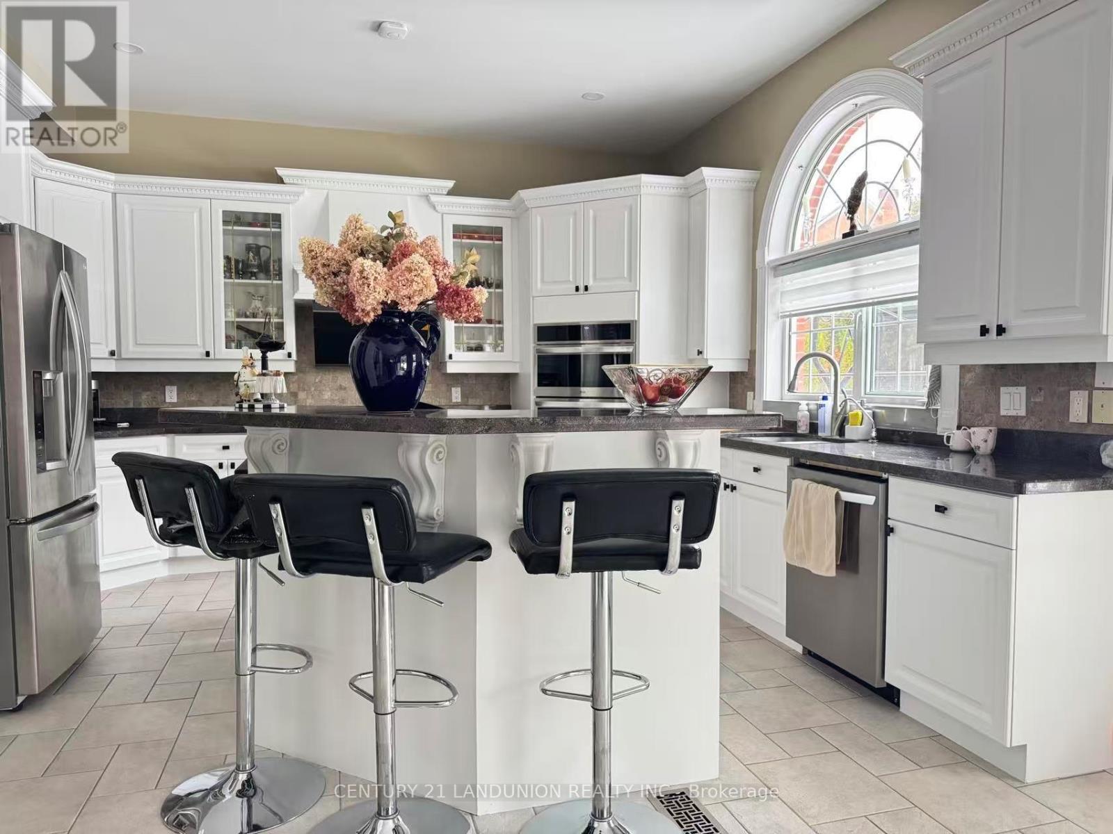 5 Dafoe Court, Aurora, Ontario  L4G 7C8 - Photo 7 - N12540780