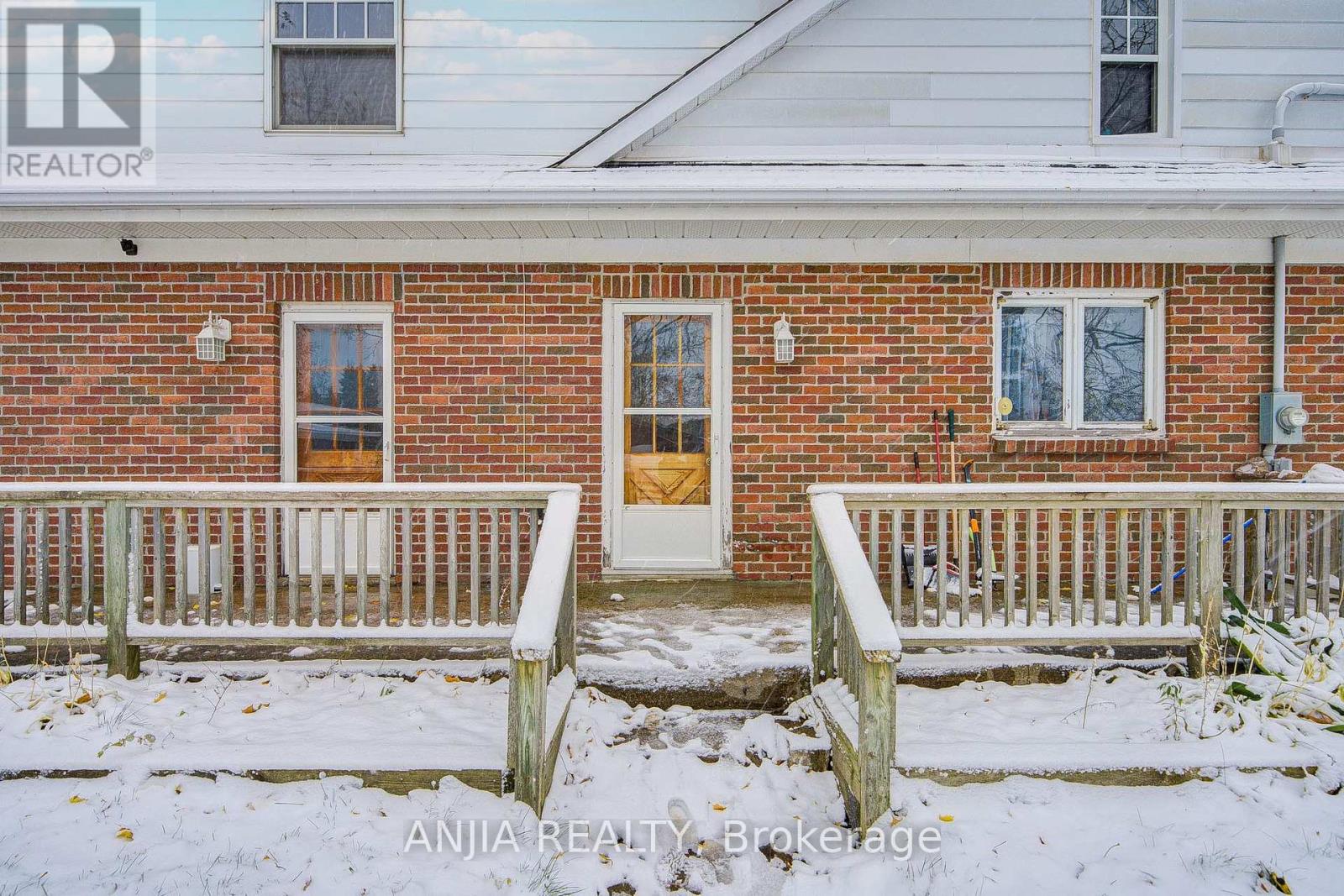 7092 Simcoe County 27 Road, Essa, Ontario  L0L 2N2 - Photo 13 - N12540816