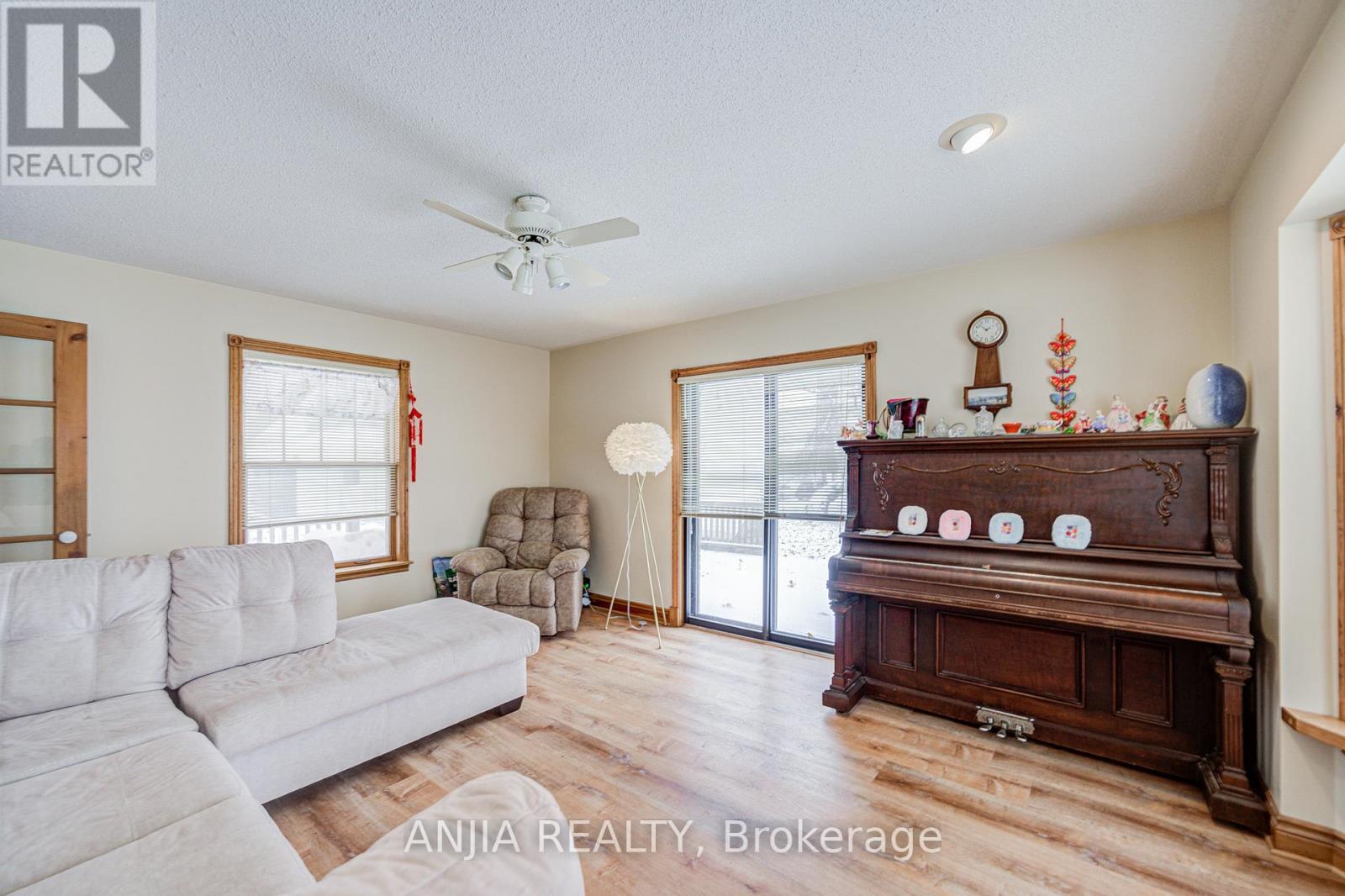 7092 Simcoe County 27 Road, Essa, Ontario  L0L 2N2 - Photo 14 - N12540816