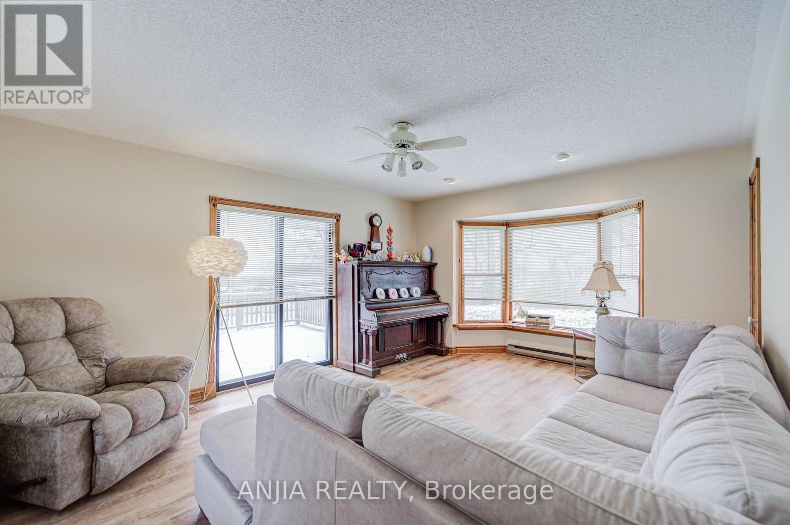 7092 Simcoe County 27 Road, Essa, Ontario  L0L 2N2 - Photo 16 - N12540816