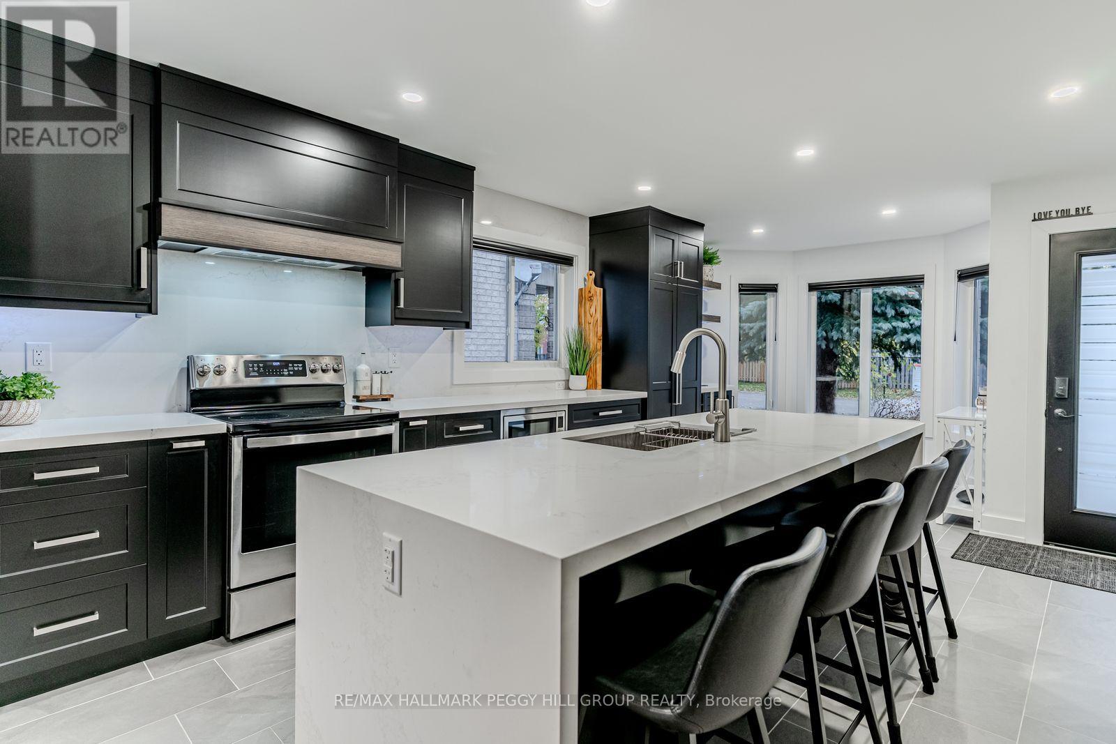 50 Downing Crescent, Barrie, Ontario  L4N 8V6 - Photo 2 - S12540898