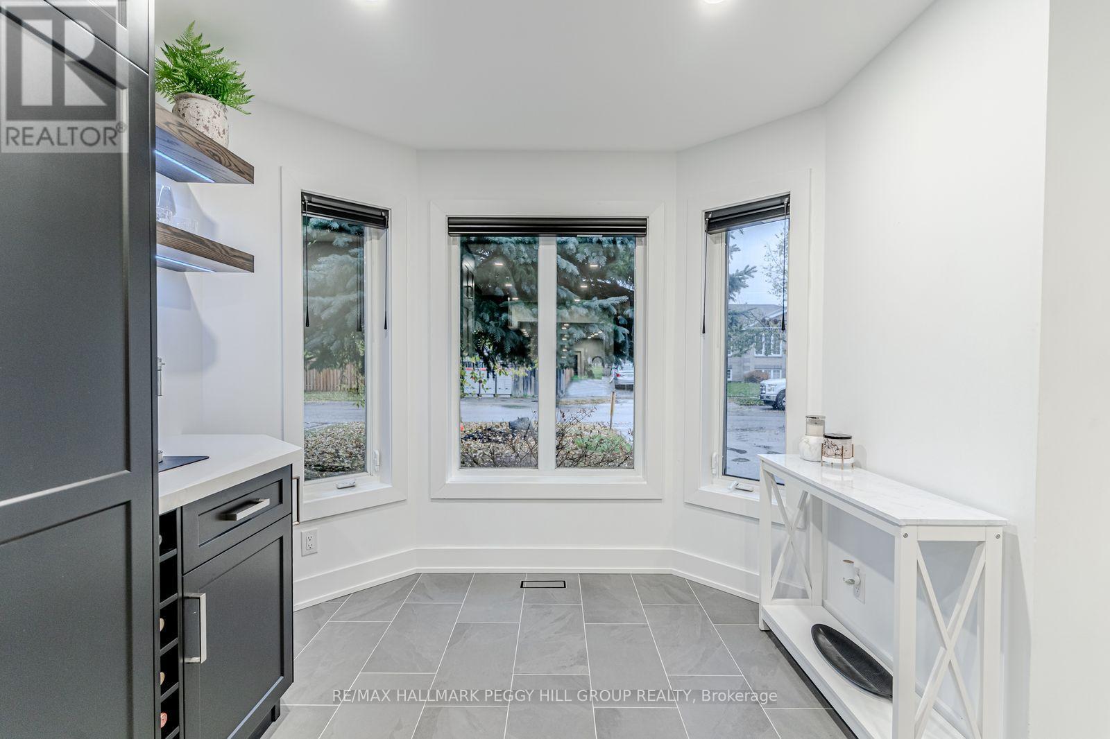 50 Downing Crescent, Barrie, Ontario  L4N 8V6 - Photo 3 - S12540898