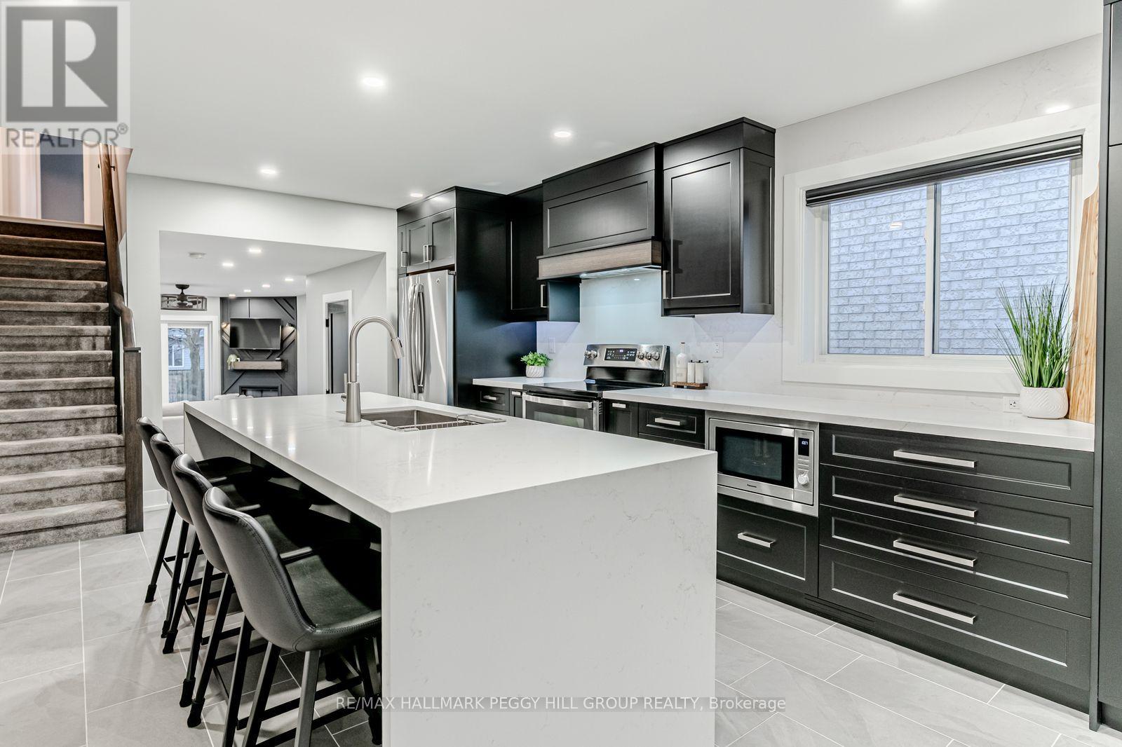 50 Downing Crescent, Barrie, Ontario  L4N 8V6 - Photo 4 - S12540898