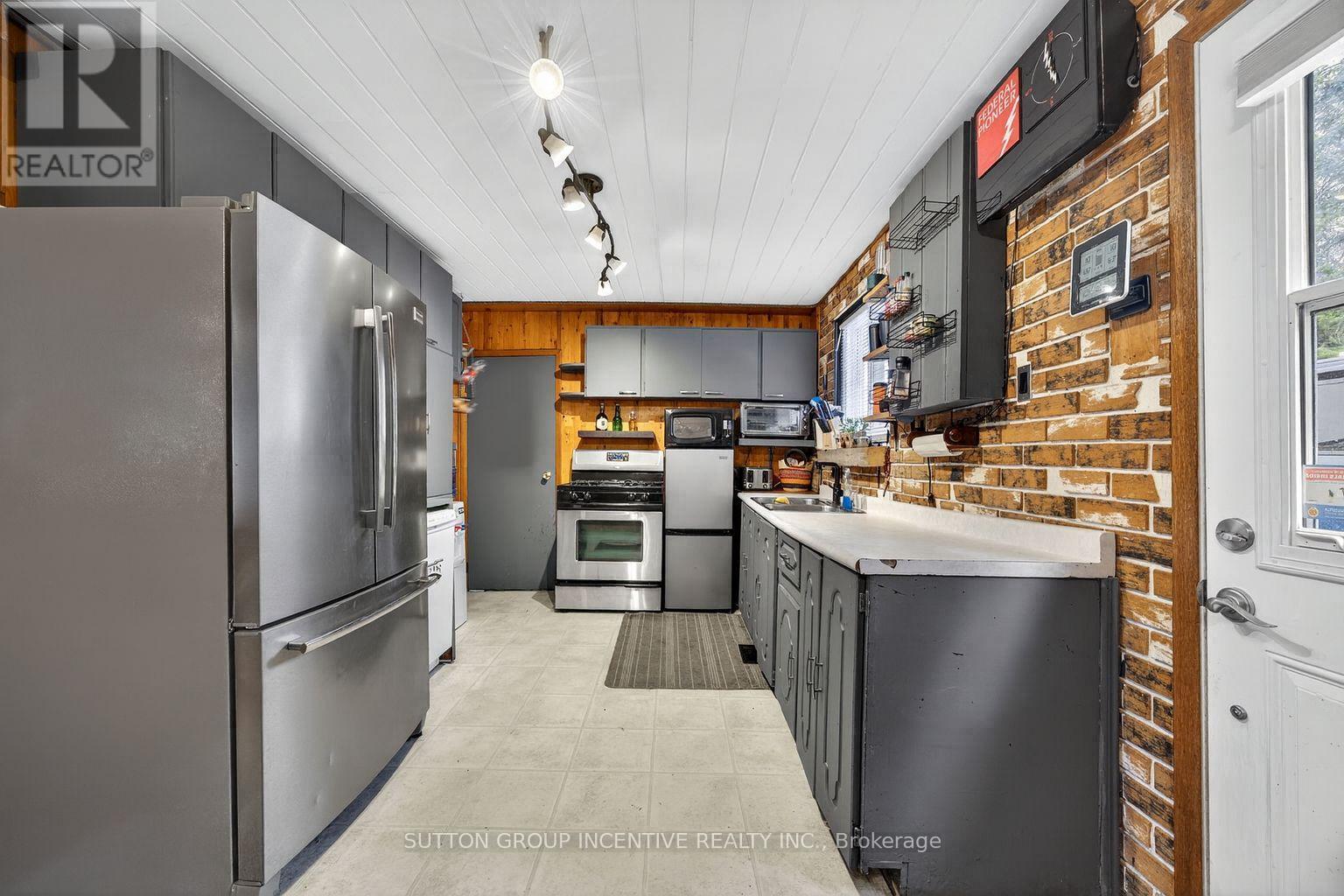 15 Playfair Drive, Tay, Ontario  L0K 2C0 - Photo 6 - S12540946