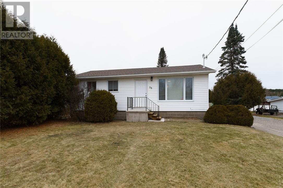 38 Sunderland Road, Garson, Ontario P3L 1M8 - Photo 2 - 2125604