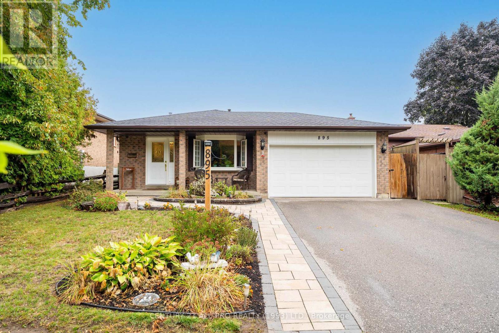 895 EXETER STREET, Oshawa, Ontario