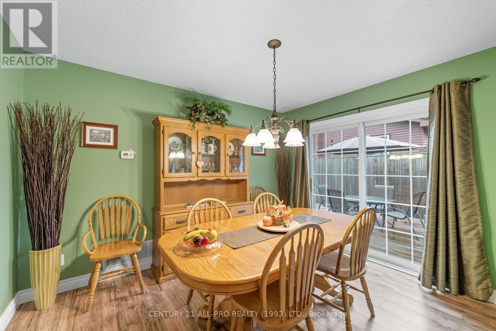 895 Exeter Street, Oshawa, Ontario  L1G 6R9 - Photo 8 - E12541130