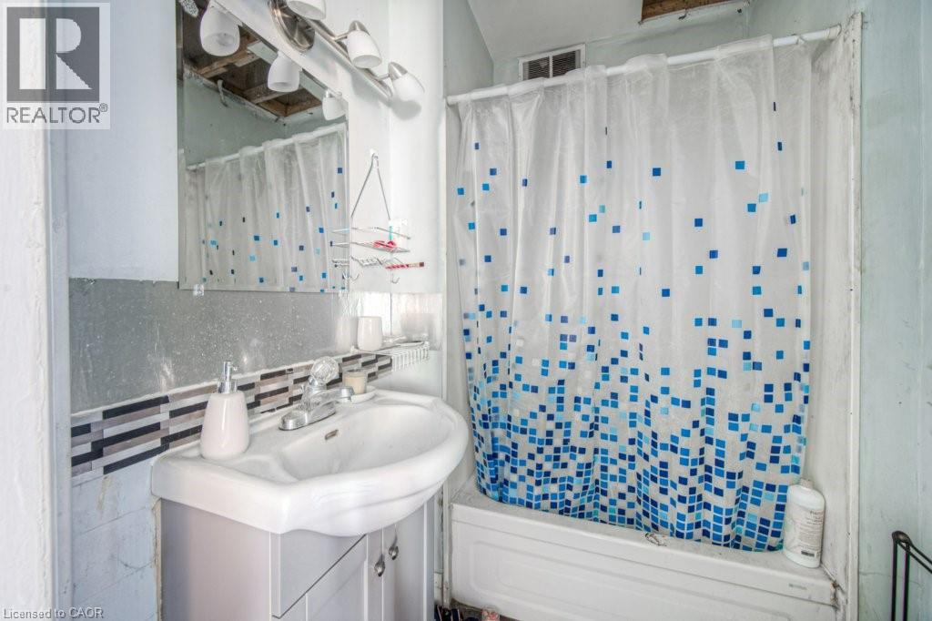 245 Ainslie Street S, Cambridge, Ontario  N1R 3L2 - Photo 11 - 40777486