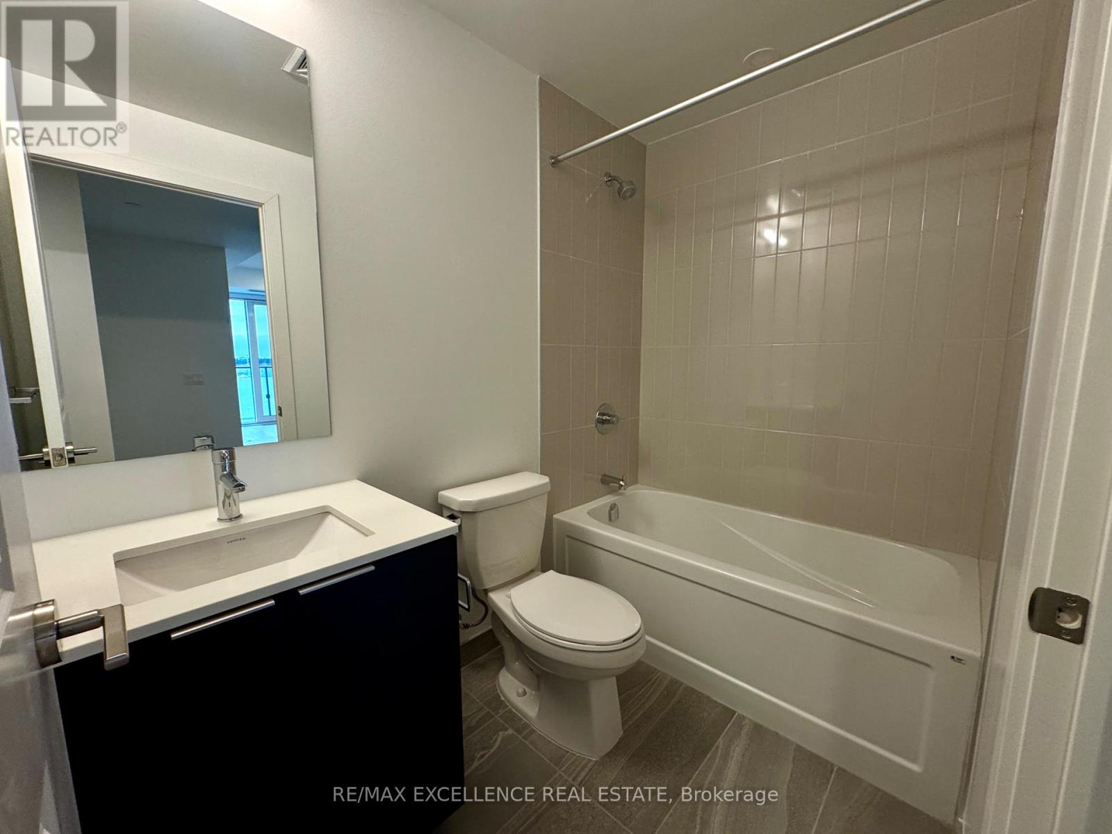 413 - 15 Skyridge Drive, Brampton, Ontario  L6P 4S3 - Photo 8 - W12540714