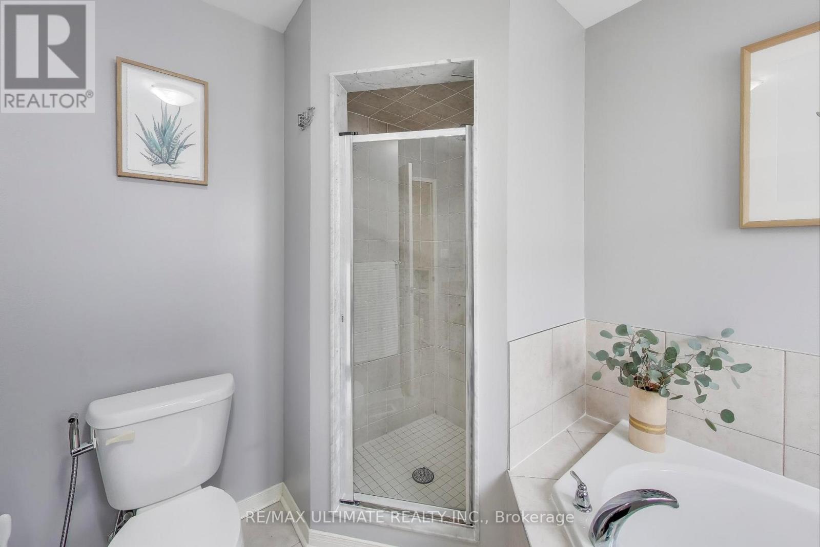 8 Odoardo Disanto Circle, Toronto, Ontario  M3L 0E7 - Photo 13 - W12540764