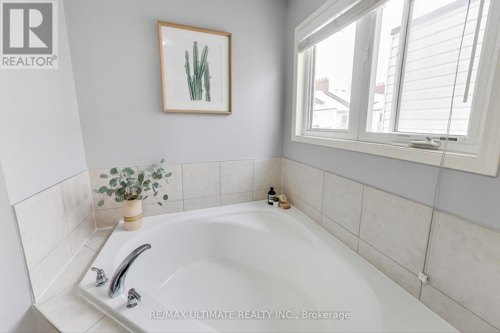 8 Odoardo Disanto Circle, Toronto, Ontario  M3L 0E7 - Photo 16 - W12540764