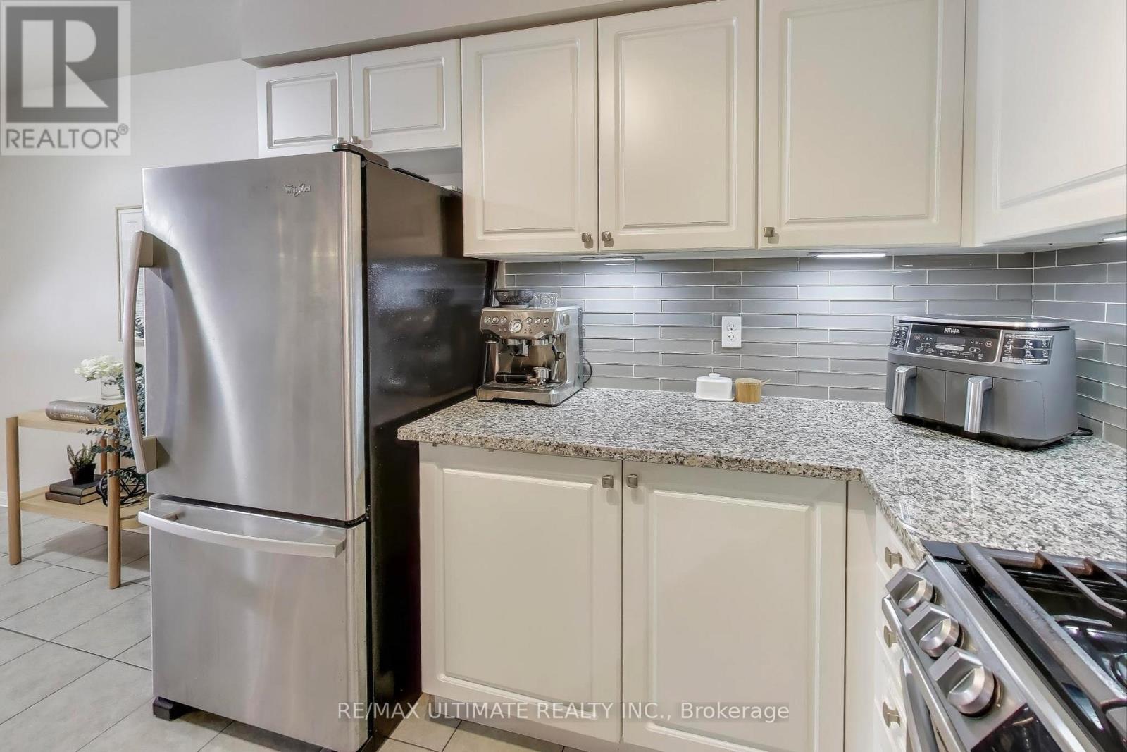 8 Odoardo Disanto Circle, Toronto, Ontario  M3L 0E7 - Photo 8 - W12540764