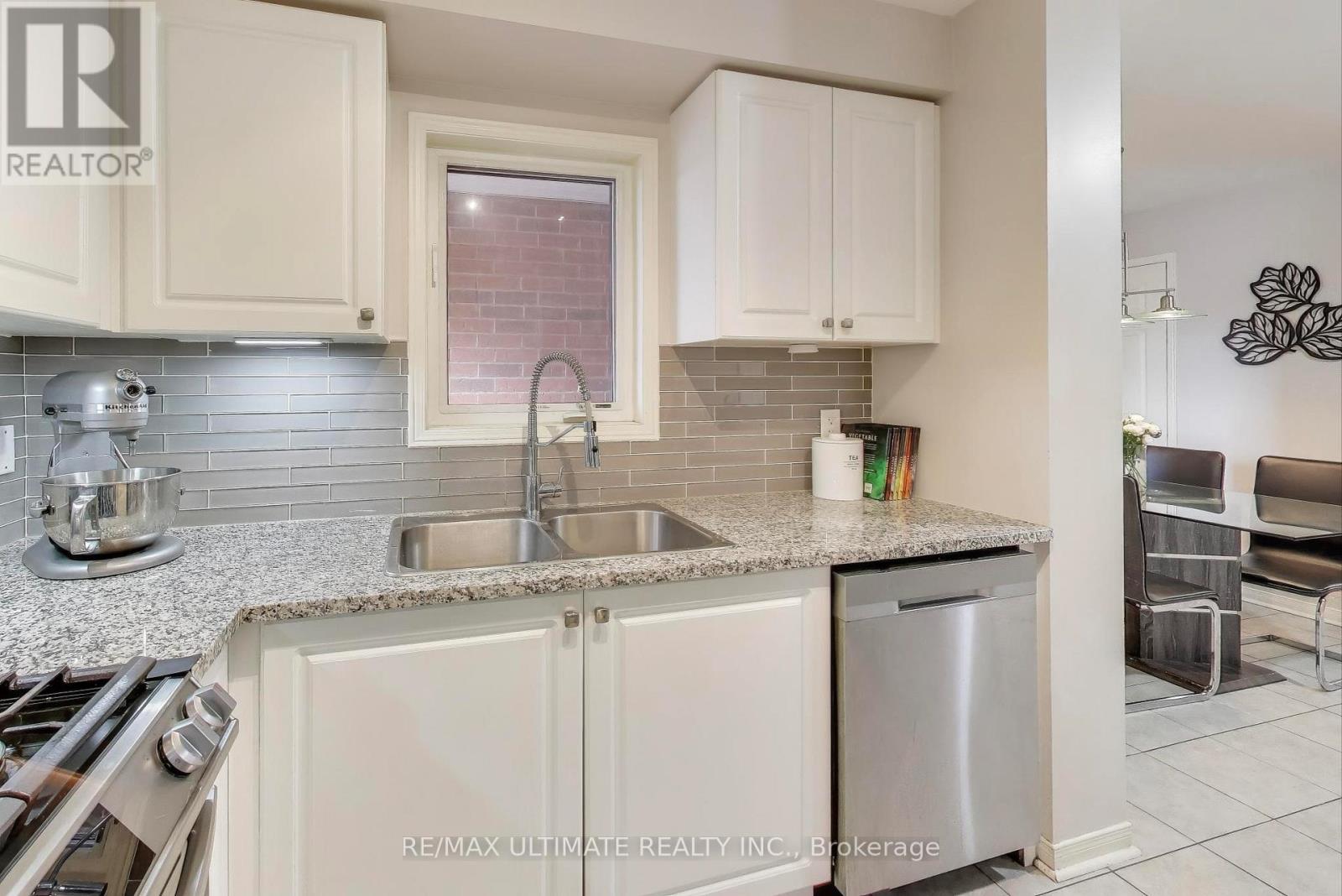 8 Odoardo Disanto Circle, Toronto, Ontario  M3L 0E7 - Photo 9 - W12540764