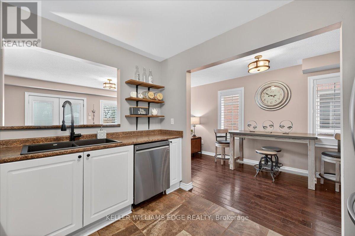 616 Iris Court, Burlington, Ontario  L7L 7A1 - Photo 11 - W12540842